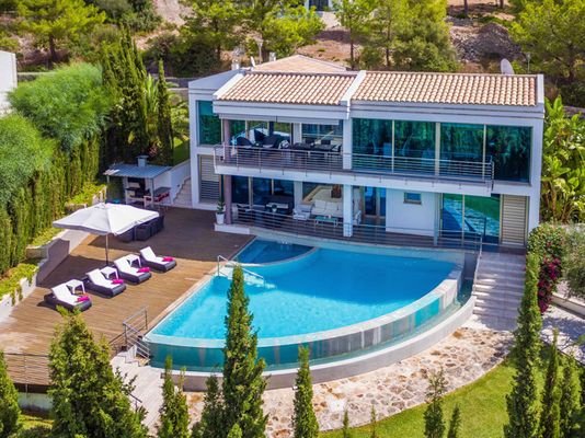 Luxusvilla mit Pool