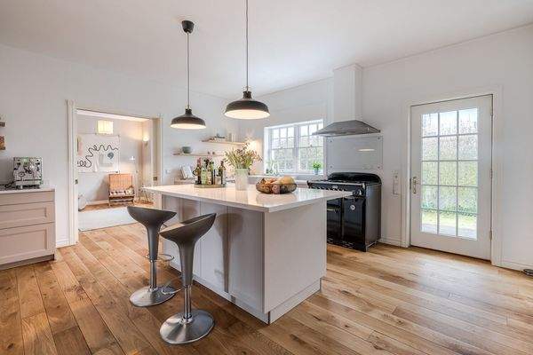 Große EBK mit Kochinsel