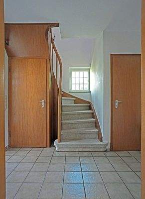 Treppe mit Aufgang ins Oberges