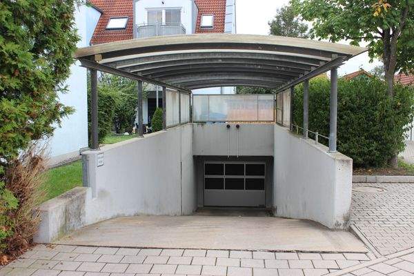 Tiefgarageneinfahrt