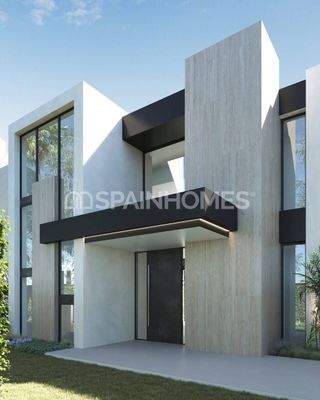 Detached Large Villas Near the Sea in Marbella