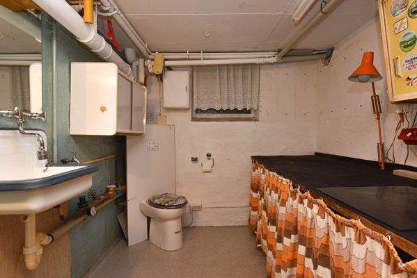 Waschküche mit separatem WC