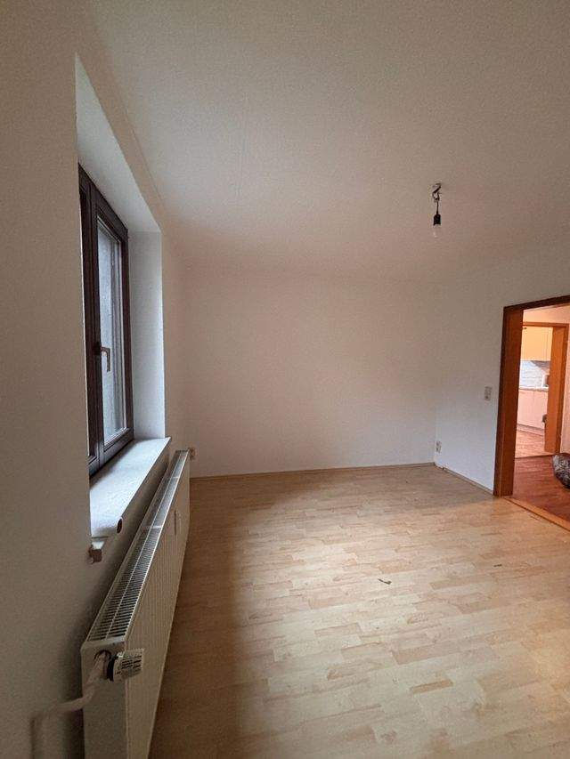 Helle 2-Raum-Wohnung mit Einbauküche in Lunzenau OT Berthelsdorf! - Photo 1