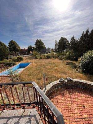 Rückansicht - Garten mit Terasse