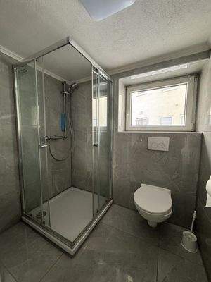 Badezimmer mit Dusche