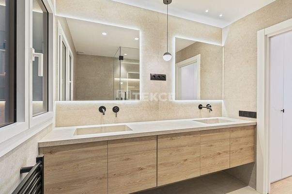 Modern Apartment Close to Avenida Diagonal in Les Corts