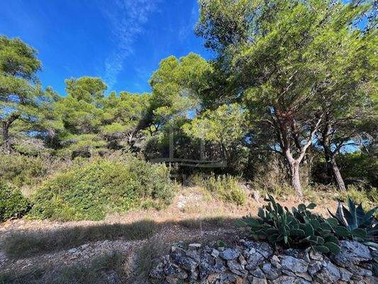 Idyllisches Grundstück auf der malerischen Insel Vis