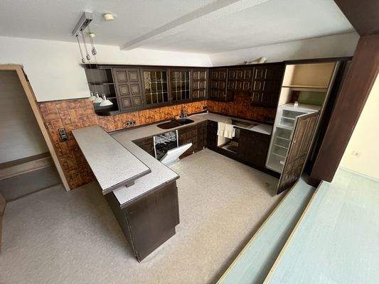 Küche mit Aufgang zum Esszimmer