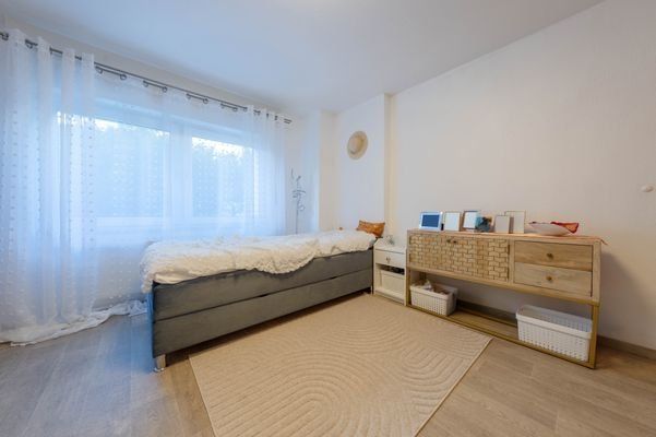 EG re. Schlafzimmer 