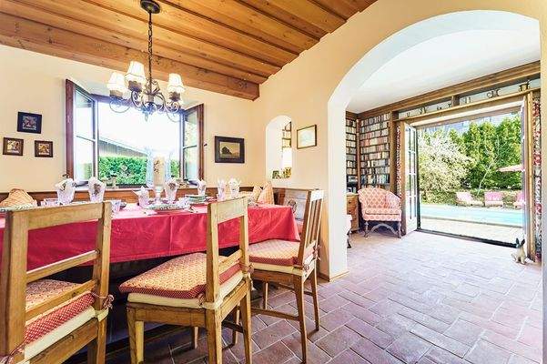 Das Esszimmner mit  Eckbank ...