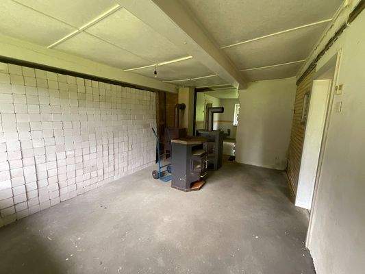  Esszimmer mit Durchgang zur Küche