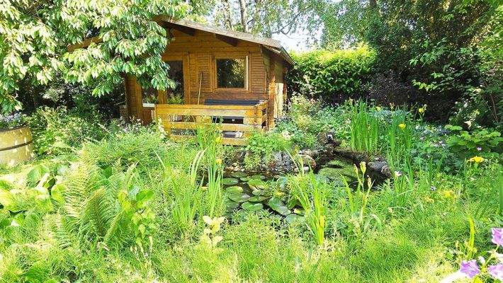 05_Gartenhaus mit Gartenteich.jpg