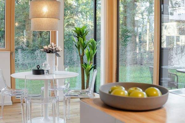 lichtdurchfluteter Essbereich