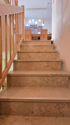 Marmortreppe zum KG