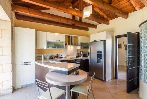 Kreta, Agia Marina: Luxuriöse Steinvilla mit Meer- und Sonnenuntergangsblick zu verkaufen