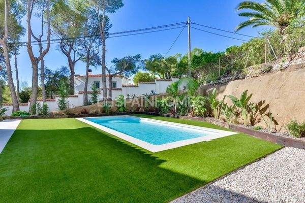 3-Bedroom House with Pool in Altea Alicante