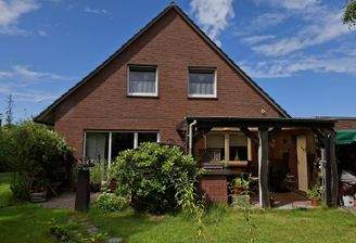 Blick vom Garten zum Haus