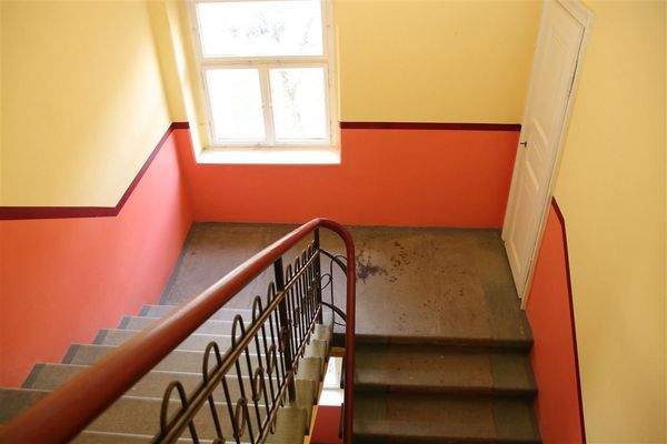 farbenfrohes Treppenhaus