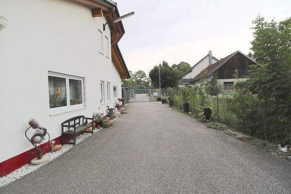 Einfahrt zum Grundstück