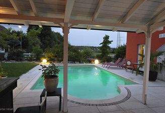 Pool mit Blick in die Ferne