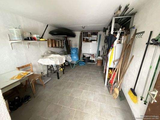 Blick in das Nebengebäude