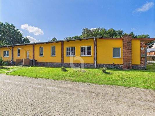 Front des Zuhauses 4