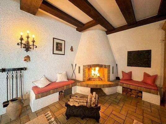 Blumenauer(c)- Kaminzimmer