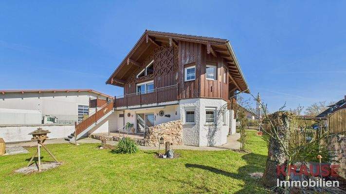 Außenansicht mit Garten