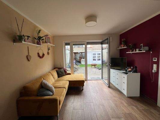 EG: Kombiniertes Wohn-/Esszimmer mit Zugang zum Garten