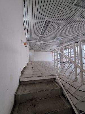 Treppen zum Kellerbereich