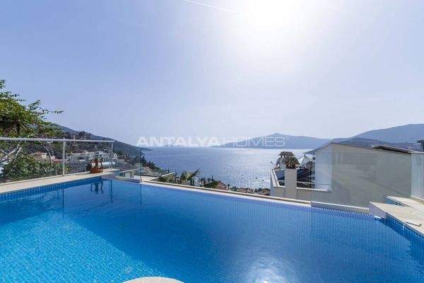 House with Pool Close to Beach in Kalkan