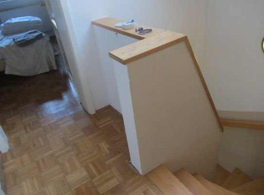 18-Treppe ins Obergeschoss.JPG