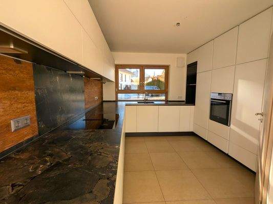 Neu- und hochwertige Einbauküche