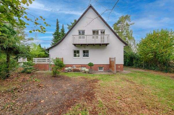 Große Terrasse &amp; rückwärtige Hausansicht