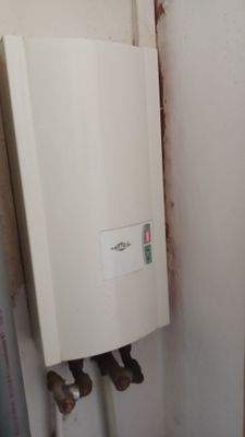 Warmwasserversorgung 1 OG