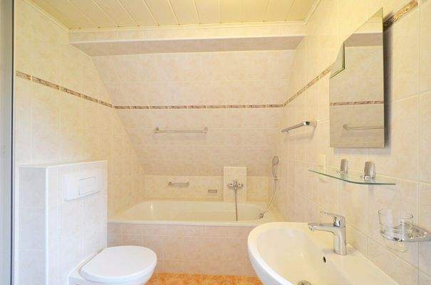 Badezimmer mit Wanne