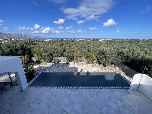 Kreta, Kamisiana: Moderne Villa mit Pool und Meerblick zu verkaufen