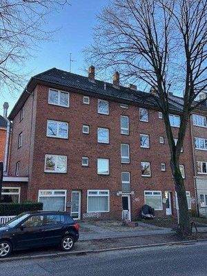 Klassisches Rotklinkergebäude mit 2 Ladenflächen