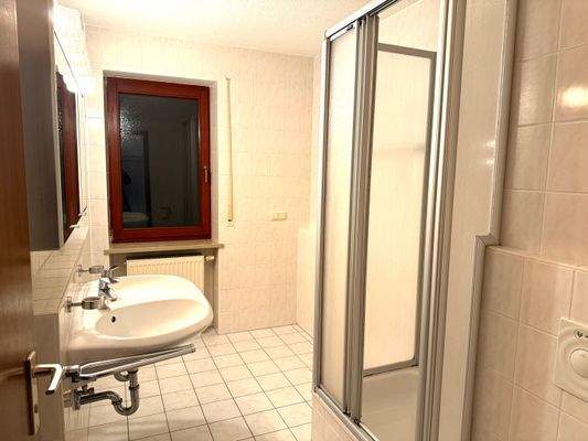 Badezimmer mit Dusche