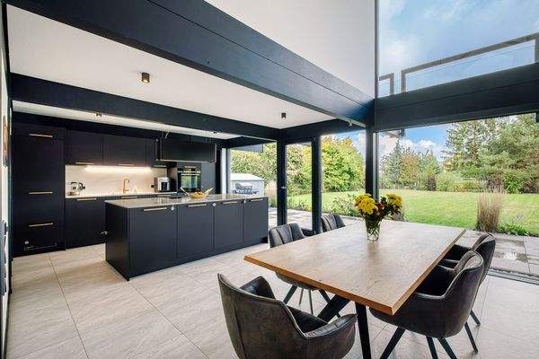 Wohn-/Essbereich mit offener Küche