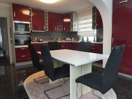 Küche und Essbereich