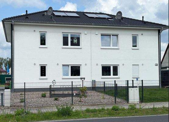 Nachbarbebauung AURA 136 Ansicht.JPG