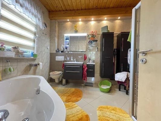 Badezimmer im Erdgeschoss