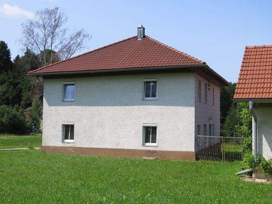 Wohnhaus mit Walmdach  