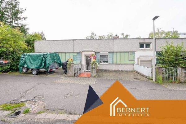 Wohnungseingang / Stellplätze