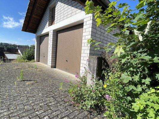 Massive Doppelgarage