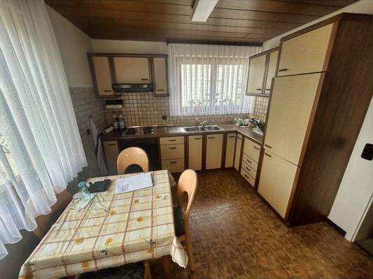 Küche mit Einbauküche