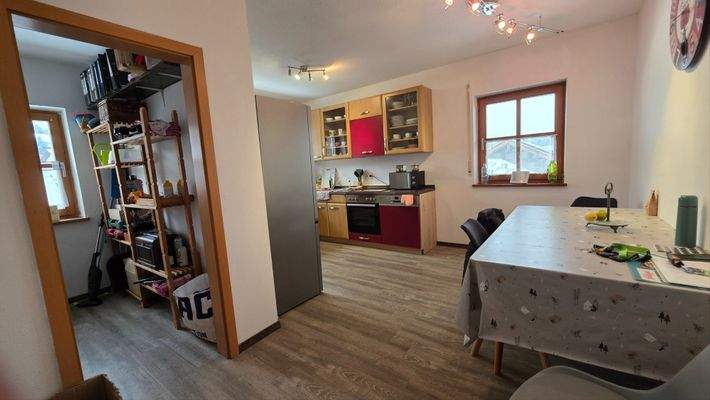 Küche mit Vorratsraum