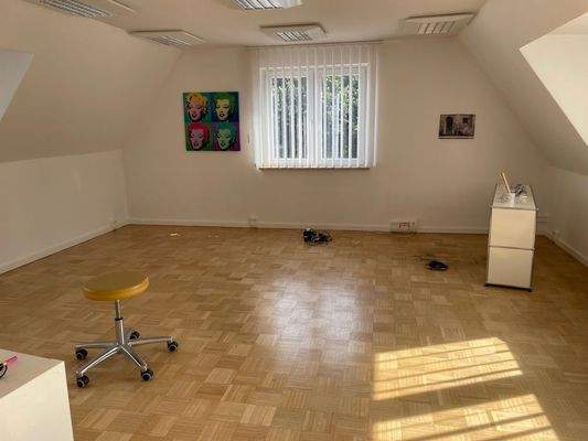 Großes Behandlungszimmer