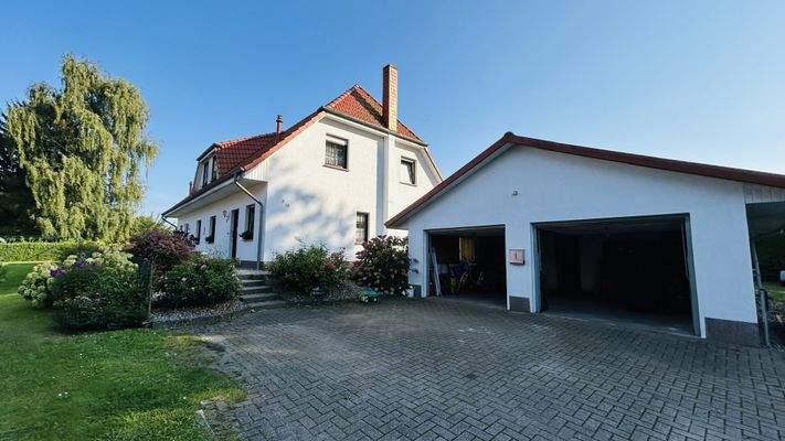 straßenseitige Ansicht